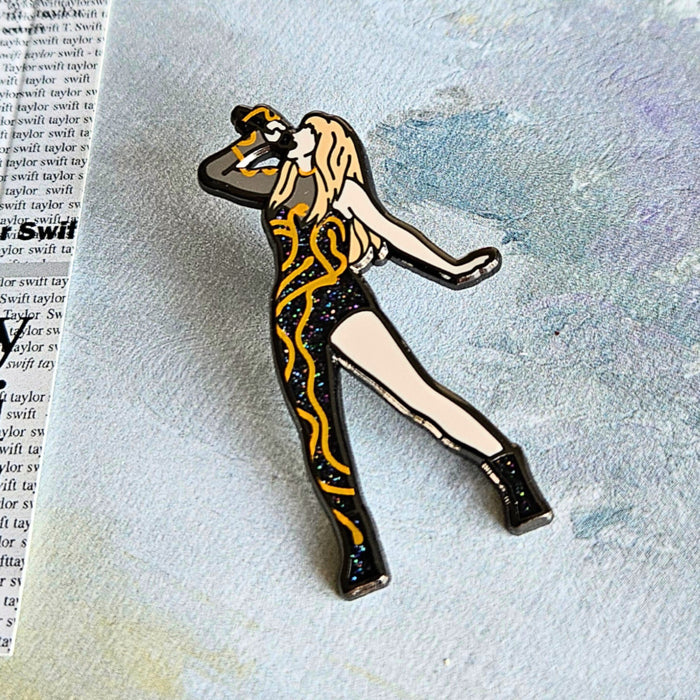 Rep Outfit Enamel Pin (gold)