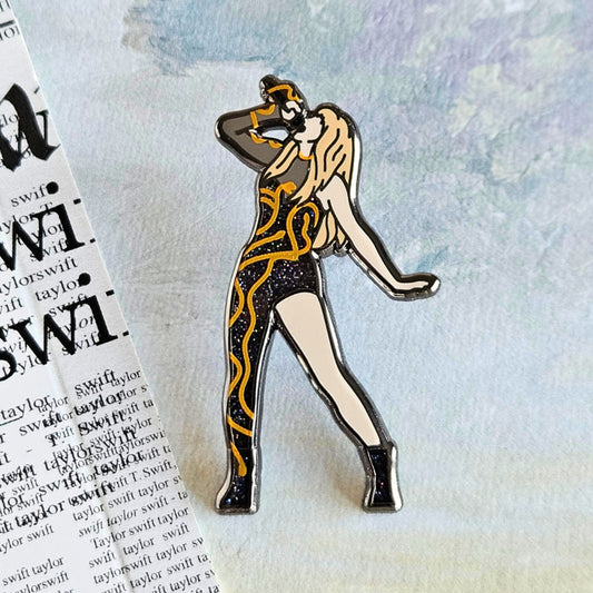 Rep Outfit Enamel Pin (gold)