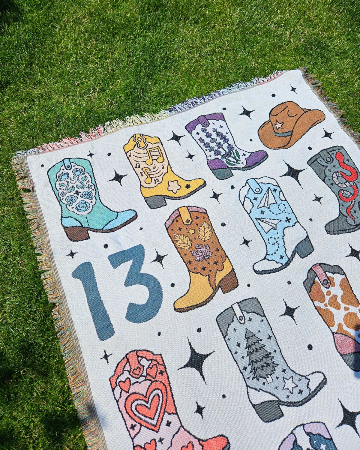 Cowboy Boot Woven Blanket (darker purple)